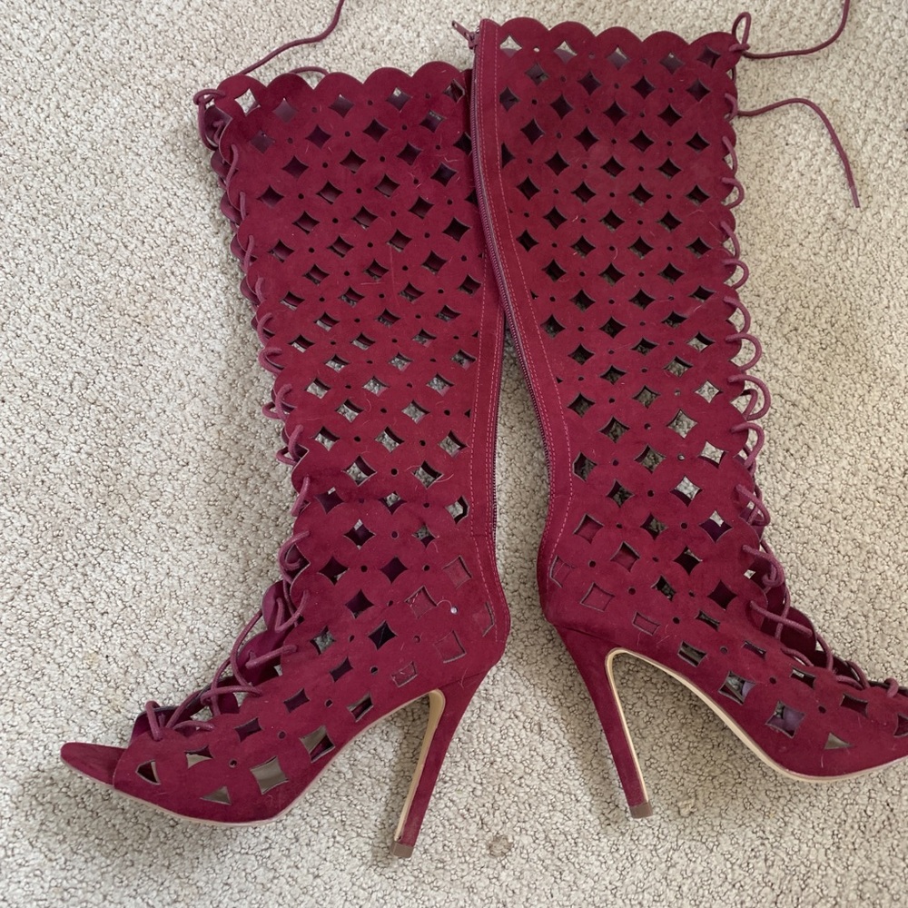 JUST FAB Saucy Burgandy Saucy Boot Heel👠